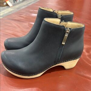 Stylish Black Leather Mules with Wooden Heel